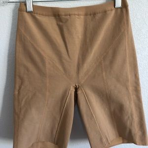 Leonisa-invisible rear lift shaper short